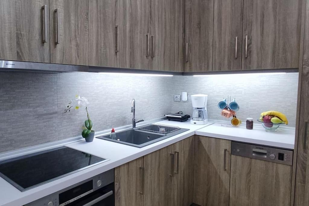 Modern Apartment In Itea Esterno foto